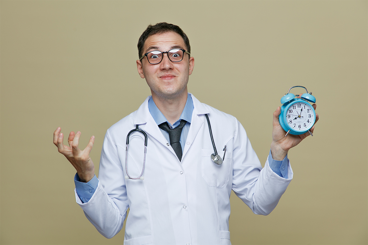 Cuando Consultar a un Dermatologo por Problemas de Piel en Adultos - La Importancia de la Dermatolog&iacute;a en Adultos: Cuidado Personalizado para Cada Edad