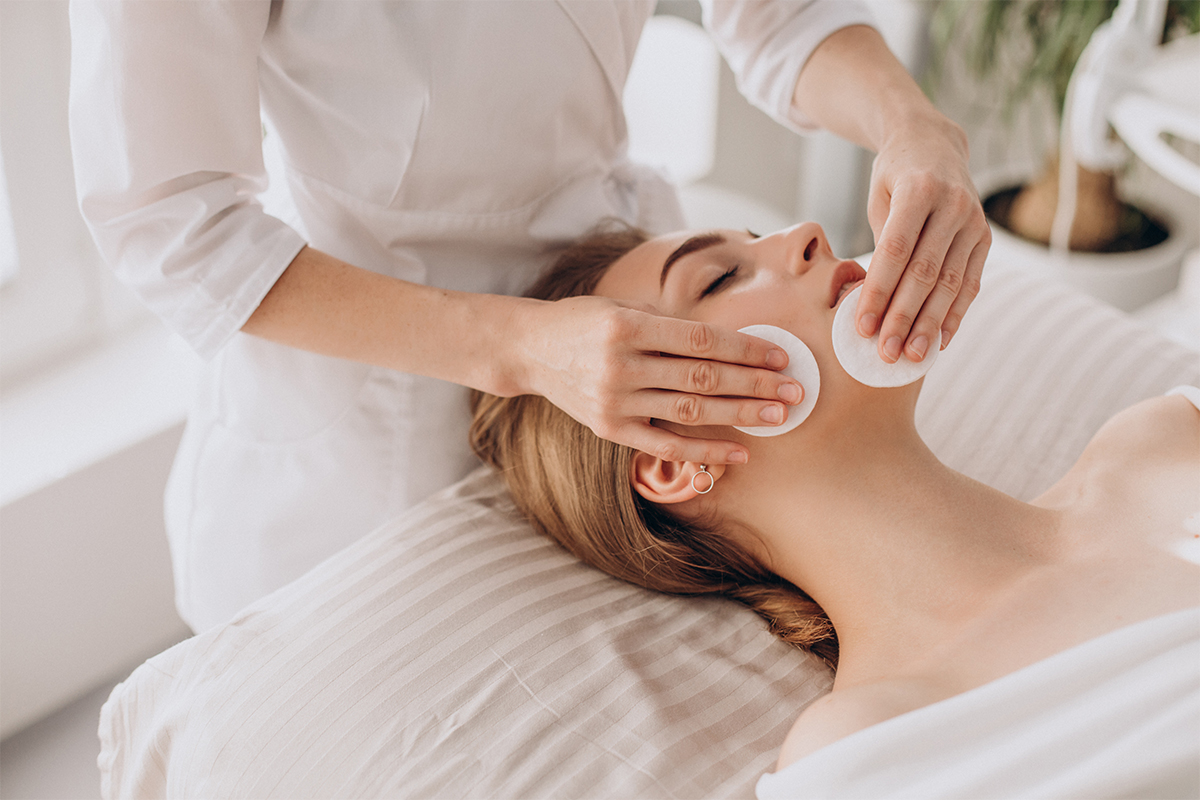 La Consulta Dermatologica en Adultos Que esperar del Diagnostico - La Importancia de la Dermatolog&iacute;a en Adultos: Cuidado Personalizado para Cada Edad