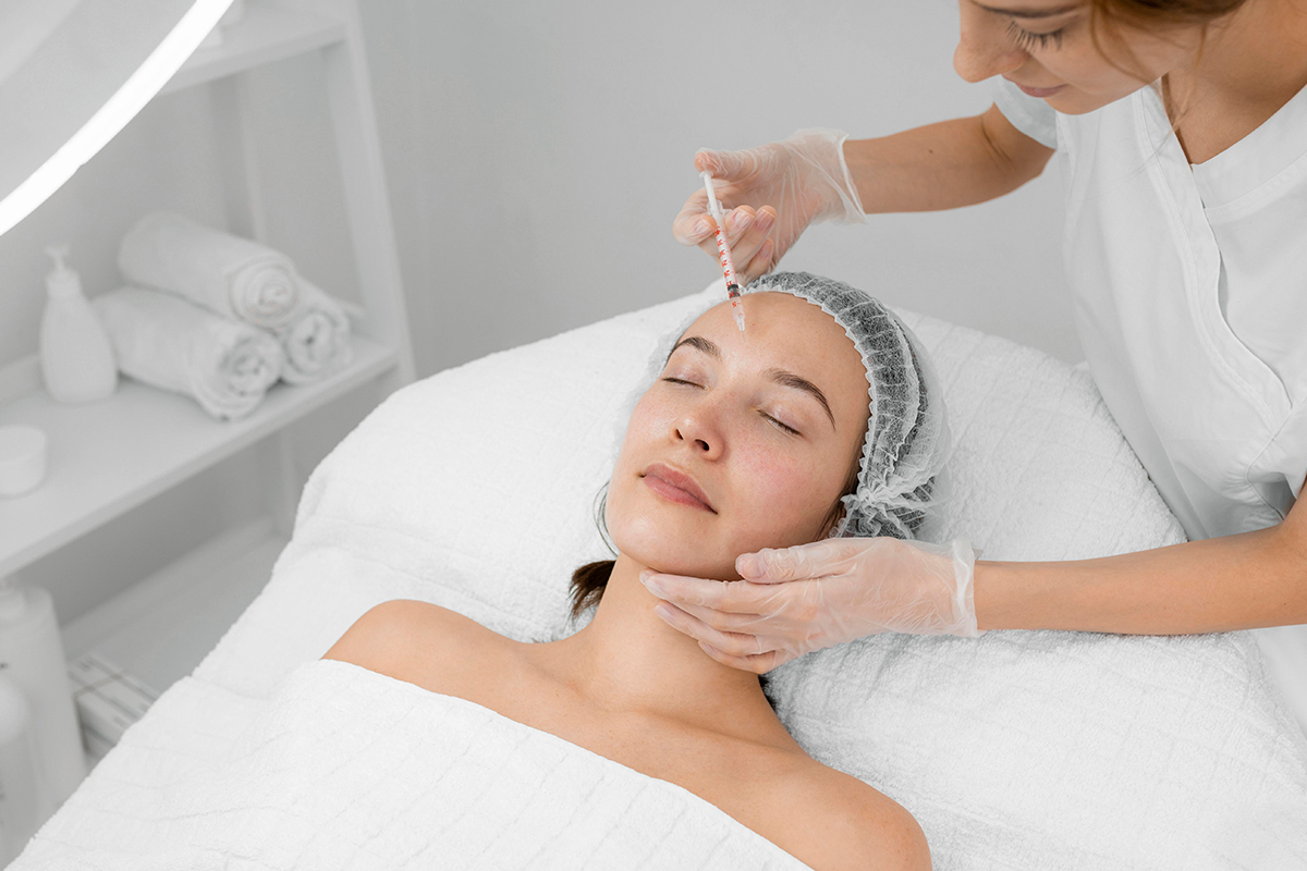 Tratamientos Dermatologicos Modernos para la Piel Madura - La Importancia de la Dermatolog&iacute;a en Adultos: Cuidado Personalizado para Cada Edad